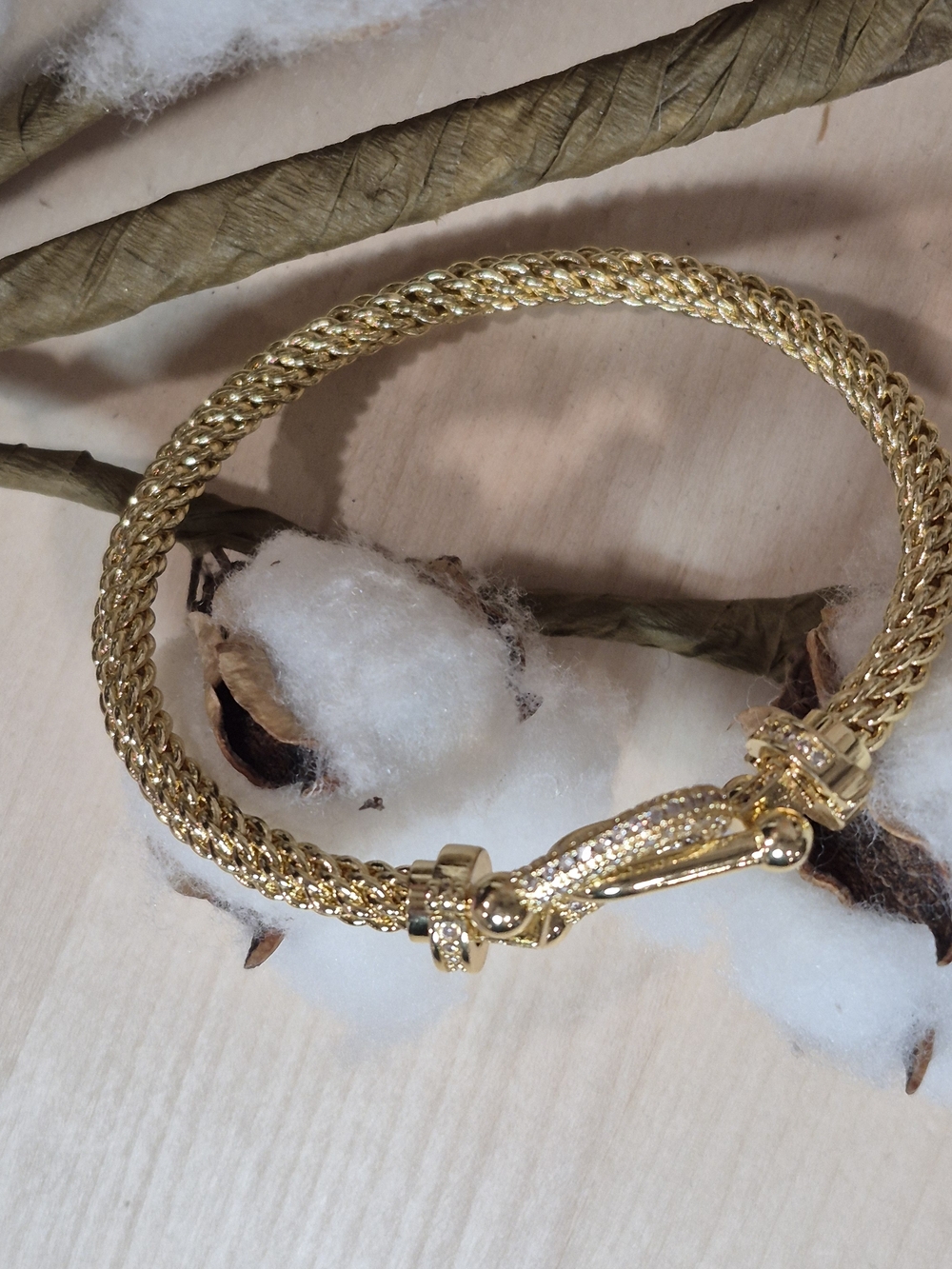 💛💛NEW💛💛 BEAUTIFUL!! CZ Pave Interlocking Buckle Bangle Bracelet In GOLD - Picture 9 of 15